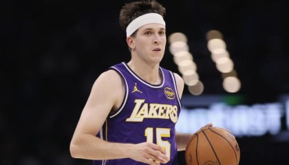 里夫斯：今天有一些疯狂的出手；受伤期间练得比比赛时还多