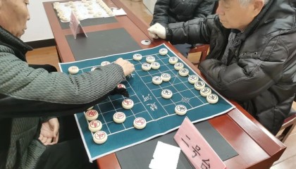 无插件体育赛事平台-邯郸峰峰：楚河汉界展风采 邻里对弈叙温情|象棋|临水镇|邯郸市|河北省|社区_新浪新闻